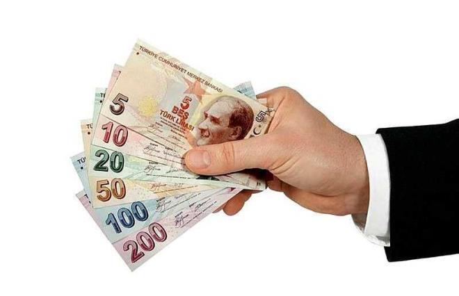 Takvim'in haberine gre, Memur- Sen'in Ramazan ve Kurban bayramlarnda denmesini istedii ikramiye tutar da bin 915 lira. Konfederasyon, toplu szleme grmelerinde, ikramiye demesinde srarl bir tutum sergiliyor.