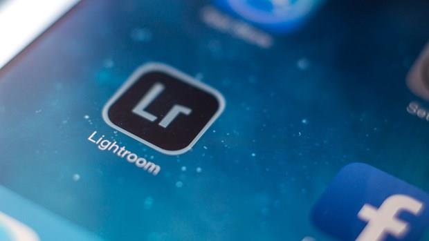 Adobe Lightroom Mobile  <p>  Uygulama sayesinde, RAW ve JPEG formatndaki resimler iin resimlerinizi bozmadan dzenleyebilir ve her an, her yerde ezamanlayabilirsiniz. Ayrca gerek RAW ve .DNG dosyalarn kaydedebilirsiniz. RAW formatndaki dosyalar en yksek znrl, doruluu ve renk kontroln salayarak kullandnz kameralardan en iyi ekilde yararlanmanza imkan tanyor. Lightroom&#8217;da kaydettiiniz RAW formatndaki resimler, masast RAW fotoraflarla birlikte profesyonel bir i akn