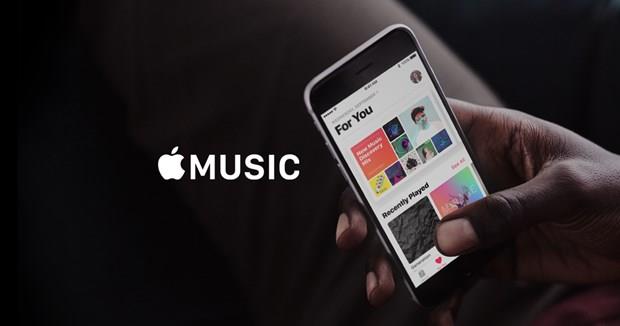 Apple Music  <p>  30 milyondan fazla ark arivi ve yeni tasarmyla Apple Music, imdi mzikle ilgili her konuda her zamankinden daha iyi. Kendi mzik koleksiyonunuzun yan sra Apple Music&#8217;in usuz bucaksz arivi de parmaklarnzn ucunda, sahilde uzanrken istediiniz arky dinleyebilirsiniz. Uzmanlar sizin iin ok seveceiniz yeni arklar ve sanatlar bulurken, Beats 1 radyo dnyann en byk sanat ve DJ&#8217;lerini sizinle buluturuyor. Ayrca sadece Apple Music&#8217;te bulabileceiniz orijinal TV programlar, filmler, yeni albmler ve ok daha fazlas da gnelenirken yanbanzda!
