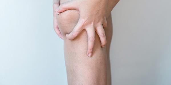 Tiroid bezi problemleri:<p>    i bacaklar, ayaa giren ani kramplar ve ayaklarda me tiroid bezi ile ilgili sorunlardan kaynaklanabilir.