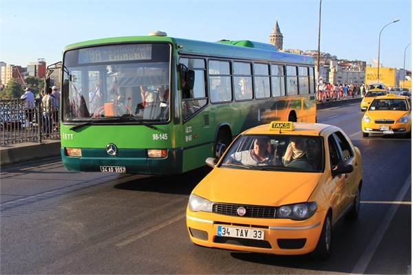 <p><b>1 Austos</b></p>  Benzine bu kez indirim geldi ve litre fiyat 4,85 TL'ye dt