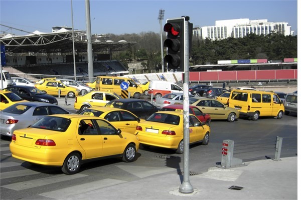 <p><b>15 Mays</b></p>  Benzin fiyatlar tekrar ykselie geti ve litre fiyat 4,62 TL'ye kt.