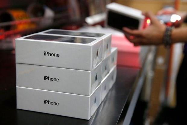 Gruber yapt paylamda yeni iPhone modelinin fiyatnn 1200 dolardan balayacan duyurmutu.