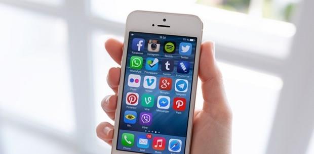 Bir takma ad girmek iin herhangi bir kartviziti an, Dzenle'ye dokunun, Ekle'yi sein ve ardndan listeden Takma adn sein.