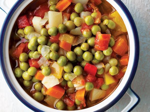 Zeytinyal Bezelye  <p>    Bezelyeler yeni kmken zeytinyal hafif yemek araynda olanlara gzel bir seenek. Havu, patates, kapya biber ve sar biberle renk katacanz zeytinyal bezelye yemeinin tad damanzda kalacak.