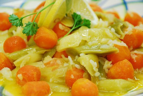 Portakall Prasa<p>    Prasay portakall denediniz mi? Denemediyseniz pierken iki bardak portakal suyu ekleyin. Enfes tadyla damaklarnz enlendirecek portakall prasa yemek listenizde yerini almal.