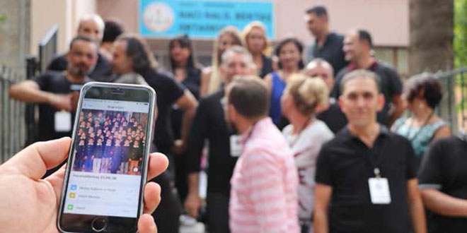 "ZNCR HALKALARI GB BRBRMZE ULATIK"<p>    Snf arkadalarn bir araya toplama fikrini ortaya atan mimar Murat Atlgan, 1 aylk bir aba sonucu organizasyonu hazrladklarn ifade ederek, "Sosyal medya zerinden bir araya geldik ve buluma iin bu gn belirledik. Zincirin halkalar gibi birbirimize ulatk. Farkl ehirlerden ve yurt dndan gelen arkadalarmz var. Bu bulumay artk her yl en az bir kez tekrarlamak istiyoruz. 32 yl sonra bulumann heyecann yayoruz. Katlan arkadalara teekkr ediyorum" dedi. 5-B snf rencilerinden ABD'de yaayan Ayla Kayhan ise, ailesini ziyaret iin geldiini belirterek, "Bu bulumay karamazdm. Dar bir zaman aralm olmasna ramen arkadalarm ksa sreliine de olsa grmek ok gzel. Tarif edilmesi g bir duygu yayorum. 32 yldr ou arkadam grmedim. Bazlarn tanmakta zorlandm " dedi.