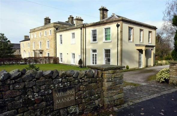 18. yzyldan kalma 6 odal konak, Dunston Low isimli bir kii tarafndan 2014 ylnda 435 bin sterlin (1 milyon 630 bin lira) karlnda satn alnmt.