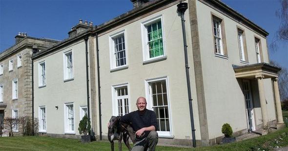 ngiltere'nin Lancashire blgesinde, 800 bin sterlin (3.5 milyon TL) deere sata karlan ev alc bulmaynca piyango ekiliiyle 9 liraya satld.