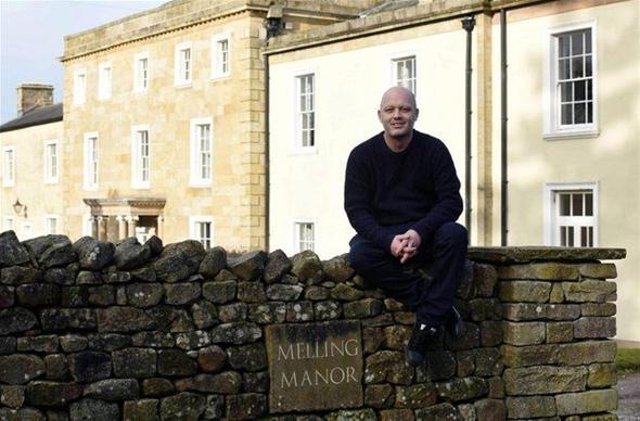 Marie Sager ismindeki grafik tasarmc ve internet pazarlamacs tanesi 2 sterlinden 40 sterlin (180 TL) deyerek 20 tane ald piyango bileti sayesinde evin yeni sahibi oldu.