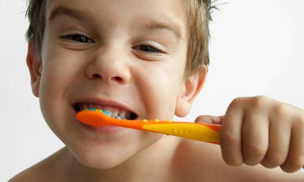 Bireylerin az ve di geliiminin salkl olabilmesi iin bebeklikten itibaren anne-babalarn konuyla ilgili bilinli hareket etmeleri gerektiini kaydeden Kurt, kk yalarda kazandrlan di bakm ve beslenme alkanlklarnn ilerleyen yalarda salkl dilerin temelini oluturacan oluturacan aktard.