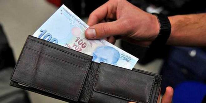 TED'in hukuk danman Cafer Turan Yazcolu, "Dernek olarak sendikalarmzn arkasndayz. Kamuoyunda byk bir beklenti olutu. Hkmetimizin olumlu yaklaaca inancndayz. Beklentimiz, ikramiyenin nce memur emeklileriyle balayp ii ve Ba- Kur emeklilerine de yanstlmas. Bir kararnameyle bu dzenleme yaplabilir" diye konutu.