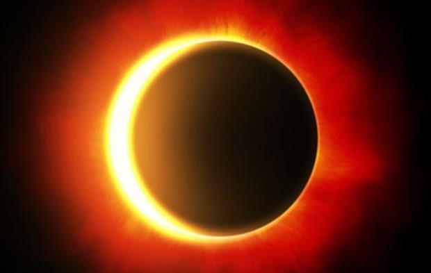 NASA tarafndan yaplan aklamada, ABD'de 21 Austos tarihinde gne tutulmasnn net olarak izlenebilecei tahmin edilen Oregon, Idaho, Wyoming, Nebraska, Missouri, Illinois, Tennessee, North Carolina gibi eyalet ve ehirlerinde otel ve pansiyonlarn dolmas nedeniyle, insanlarn ehirlerde adr kuracaklar belirtildi.