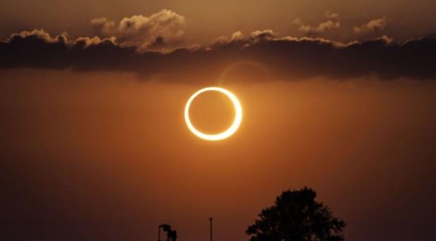 Doa olaynn turizmi gnler ncesinden balad. ABD, Uzay ve Havaclk Dairesi (NASA) tarafndan 21 Austos'ta beklenilen gne tutulmas ile ilgili aklama yapmasnn ardndan dnyann her yerinden insanlarn ABD'ye geldii belirtildi. Tutulmann ok net izlenebilecei blgelerdeki oteller doldu, fiyatlarn ise tavan yapt belirtildi.