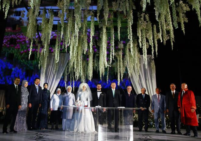 iftin nikah ahitliklerini Cumhurbakan Erdoan, Tataristan Cumhurbakan Rstem Minnihanov, TBMM Bakan smail Kahraman, Babakan Binali Yldrm ve Genelkurmay Bakan Orgeneral Hulusi Akar yapt.