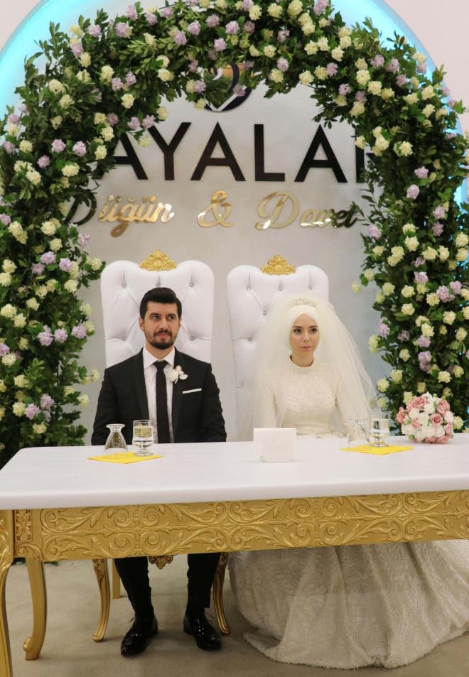 Trene, Cumhurbakan Erdoan'n ei Emine Erdoan, Babakan Yldrm'n ei Semiha Yldrm, baz bakanlar, milletvekilleri ve ok sayda davetli katld.