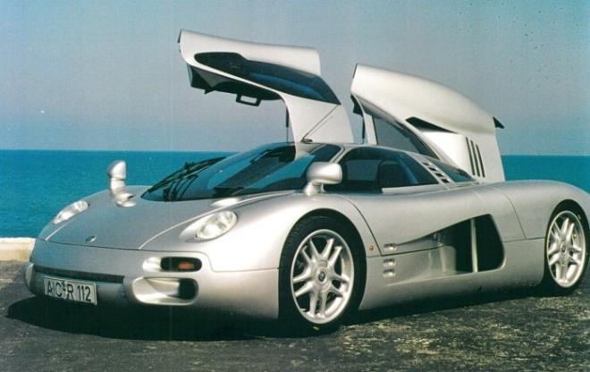 Isdera Commendatore 112i    <p>1993 ylnda retilen otomobil, 100 km hza 4.7 saniyede eriebiliyordu. Mercedes-Benz V12 motor kullanan otomobil 400 beygir gcne sahip