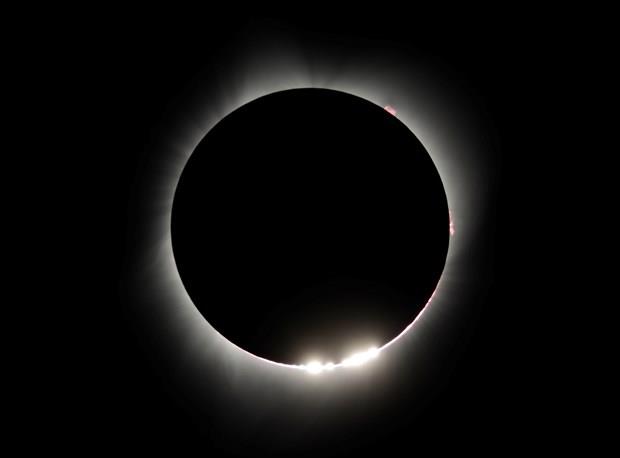 Baz eyalet yneticileri ise 18 Austos - 21 Austos tarihleri arasnda  gn halka ak park alanlarnda ve cretsiz gne gzlkleri datlacan belirterek, ehirlerde  gn boyunca festivaller dzenleneceini aklamt.