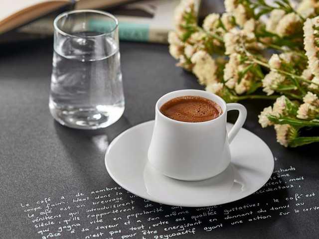 Alman bilim insanlarnn yapt bir aratrmaya gre, dzenli olarak iilen gnlk 600 ml ve zerindeki kahve Tip-2 diyabete yakalanma riskini %23 orannda azaltyor.