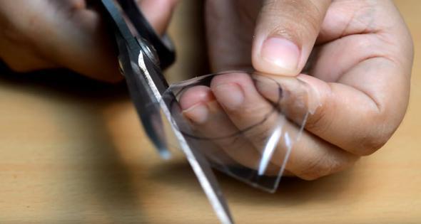 imdi de daire izdiimiz ksmlarn kenarlarn kesiyoruz.