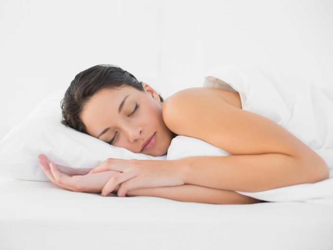 <strong>7. Muz kabuu uyku kalitenizi y&uuml;kseltir</strong>  Mutluluk artrc etkiye sahip triptofan ayrca rahat bir uyku iin de gereklidir.