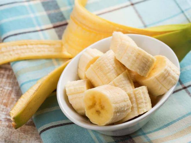 <strong>Peki muz kabuu ger&ccedil;ekten yenilebilir mi?</strong>  Muz kabuu yenilebilir bir gda maddesidir.  <p>  Fakat tek zararl yn muz kabuu zerinde olmas muhtemel tarm ve bcek ilalardr.<p>    Muz kabuunu yeterince iyi ykarsanz bu sorundan kurtulabilirsiniz.    Her ne kadar muzun kendisi kadar lezzetli olmasa da muz kabuu yenilebilir zellie sahiptir.