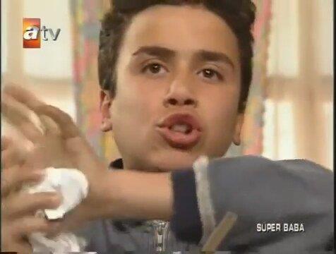 Sper Baba dizisinden sonra Ekmek Teknesi bata olmak zere ok izlenen yapmlarda ekranlara gelen Eray Demirkol evlilik hazrl yapyor.