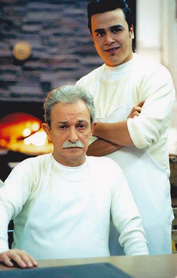 Ekmek Teknesi dizisinde 2007 ylnda vefat eden usta oyuncu Sava Dinel'le birlikteyken...