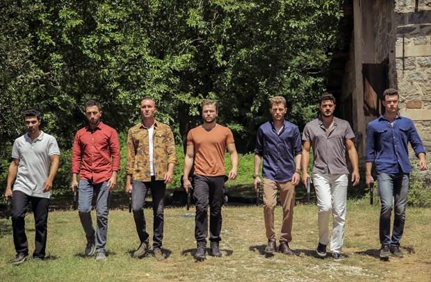 Ynetmenliini Yaz Alp Akaydn&#8217;n stlendii, senaryosunu Ethem zk&#8217;n yazd ve bir zel Kuvvet Timi'nin hikayesinin anlatld &#8216;Sz', heyecan ve merakla beklenen yeni sezon blmleriyle eyll aynda Star TV'de ekrana gelecek.