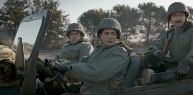 Barollerini etin Tekindor, Taner Birsel, smail Hacolu ve Ali Atay'n paylat filmin kadrosunda Duygu Yeti, Bra Develi, Erkan Petekkaya, Esra Dermancolu, Damla Snmez, Altan Erkekli, Sinem ztrk Uslu yer alyor.