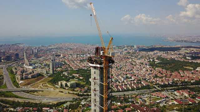 Kulenin 170 milyon liraya mal olmas bekleniyor.300 ii ve mhendisin gece gndz alt projede kule sayesinde tek yerden ve noktadan televizyonlara, radyolara ve insanlara yaynclk hizmeti verilmesinin planland renildi.