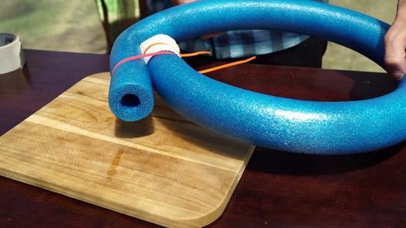 Sosyal medyada herkesin 'tek amal' olarak kulland nesneleri farkl ekillerde kullanmay takipilerine reten bir adam bu kez deniz makarnasyla harikalar yaratt!