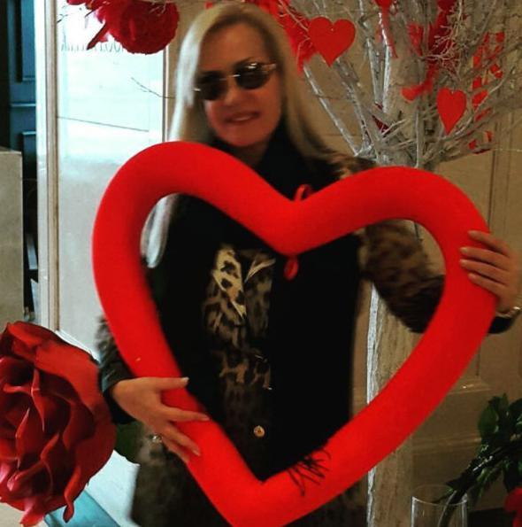 lk gelen belirlemelere gre Vatan amaz' ldren ve daha sonra intihar eden Filiz Aker'in yaklak bir aydr ayn otelde kald ortaya kt. Aker, Green Card sahibi ve ABD'de yayor. 1963 doumlu Aker'in ruhsatl silah olduu ve olayn da bu silahla gerekletii tahmin ediliyor.