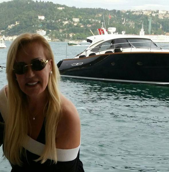 Polisin ilk belirlemelerine gre Aker, Vatan amaz'n srtna 4 kurun skt. amaz'n kamaya alrken vurulduu deerlendiriliyor.