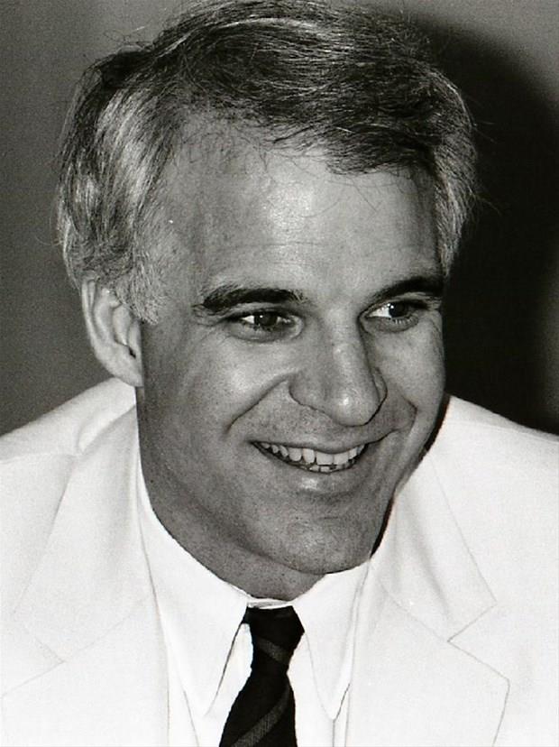 Steve Martin  <p>  IQ: 142. Steve Martin, ABD'li komedyen, yazar, yapmc, aktr, mzisyen ve kompozitr.
