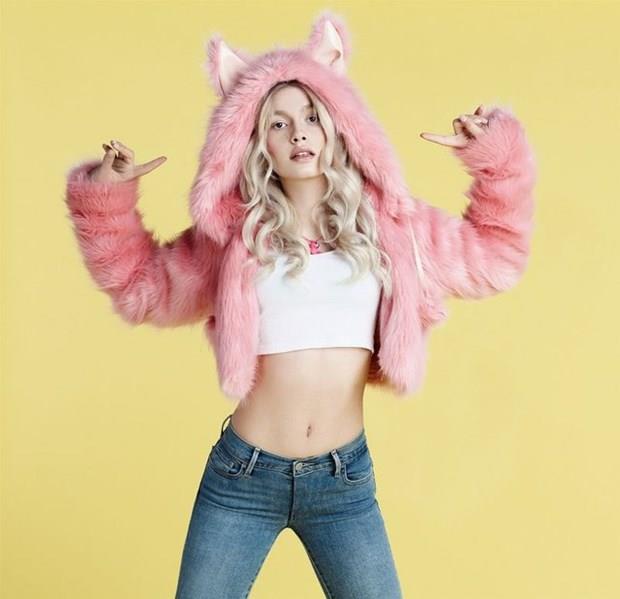 "Aileniz &#8216;Bu ocuk normal deil&#8217; deyip bir uzmana bavurmam m?" sorusunu ise 17 yandaki arkc, "ok hareketli bir ocuk olduum iin beni ilk olarak 4 yamdayken pedagoga gtrdler. Zek seviyemi de ltrdler. Testten stn zekl olduum kt. Bir de hiperaktivite bozukluum vard ama imdi geti. Daha sonra 7 yamdayken ikinci kez zek seviyem lld. Sonu yine aynyd. 140. Henz drt yamdayken kendi kendime okumay da yazmay da renmitim." diyerek yantlad.