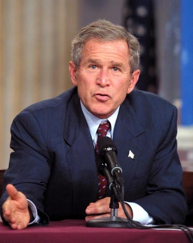 George W. Bush<p>  IQ: 125. George Walker Bush, (doum tarihi: 6 Temmuz 1946). Amerika Birleik Devletleri' nin 43. bakanyd. 20 Ocak 2001 - 20 Ocak 2009 tarihleri arasnda bu grevde kalmtr.