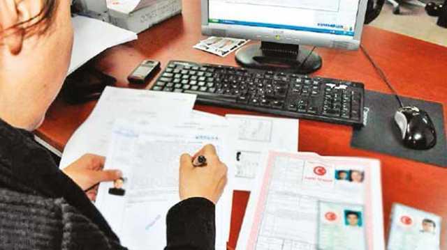 SMS'LE BLGLENDRLECEK<p>    Tapu sahipleri sz konusu sistem zerinden yapaca ilemlerin her aamasnda SMS ile bilgilendirilecek.