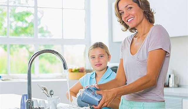 ALIMAYAN ANNELERE VE EV HANIMLARINA EMEKLLK MJDES<p>    Erhan Nacar almayan annelerin ve ev hanmlarnn da emekli olabileceini belirterek sreci u ekilde aktard: &#8220;ifte standart var Avrupa'da, Trkiye'den gitmi Avrupa'da ev hanm olan orada yaayan gurbeti vatandalarmz SGK 3201 sayl kanununa gre orada kaldn sreleri borlanarak emekli oluyor.