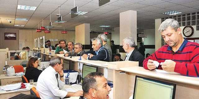 "BR AN NCE SGORTA NUMARANIZI ALIN"<p>    2017 ylnda sigorta numaras bulunmayanlarn sigorta numaras edinmeleri gerektiini vurgulayan Nacar, &#8220;Artk SGK 65 yaa gidiyor. Vatandamza unu sylyoruz; &#8220;Bir an nce sigorta numaranz aln&#8221;, sosyal gvenlik numarasn ne kadar nce alrsanz, o kadar erken emekli olursunuz. nk SGK emeklilik tahsis talebi formunu yaptnz da sizin ilk sigortal olduunuz tarihi baz alyor. O yzden 2017 ok nemli, 2017&#8217;de sigorta numaras olmayan kesinlikle sigorta numarasn alsn&#8221; eklinde konutu.