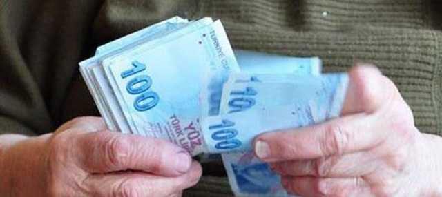 Toplu szlemede belirlenen Ocak ayna ilikin yzde 4'lk zam ile memur emeklilerinin maanda 74 lira ile 459 lira arasnda art yaanacak. Halen en dk memur emeklisi ayl bin 871 lira.