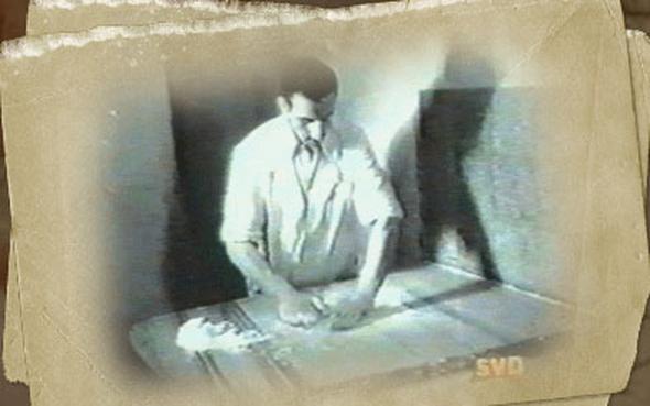 Karaky Gllolu Hac Mehmet Gll - 1820<p> Gll Ailesi, 1800&#8217;l yllardan beri baklavaclk yapyor. Ailede baklavacla ilk balayan kii ise Gaziantep&#8217;te &#8220;Gll elebi&#8221; diye anlan Hac Mehmed Gll.<p> Gaziantep&#8217;te tatlclk mesleine giren Gll elebi, meslekte ilerleyebilmek iin tatlclkta en ileri blgeler olan Halep ve am&#8217;a gitti ve alt ay kalp baklavacln inceliklerini rendi.