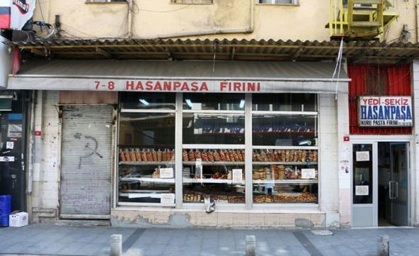 Frna ismini veren 7-8 Hasan Paa'nn hikayesi ise yle: "Osmanl zamannda Hasan diye bir alan padiahn hayatn kurtaryor. Bunun zerine paa oluyor.<p> Fakat paa olan kiinin imza atmas lazm ve Hasan'n okuma-yazmas yok. Ona eski Trke'de bir yedi bir de sekiz izerse "Hasan" diye okunacan sylyorlar. Ad da bunun zerine "7-8 Hasanpaa" diye kalyor."Kaynak: mimarizm.com