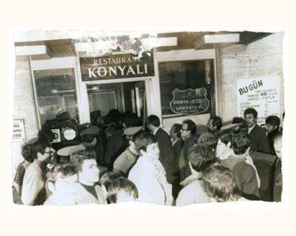 Konyal'nn hreti 1940'lardan sonra Nurettin Doanbey'in abalaryla Trkiye'ye yaylr. Yerli yabanc devlet adamlarnn, kral ve kralielerin, sanatlarn urak yeri olur.<p> Bugn, Doanbey Ailesi'nin drdnc kuandan Mehmet Eren Doanbey tarafndan iletilmektedir.