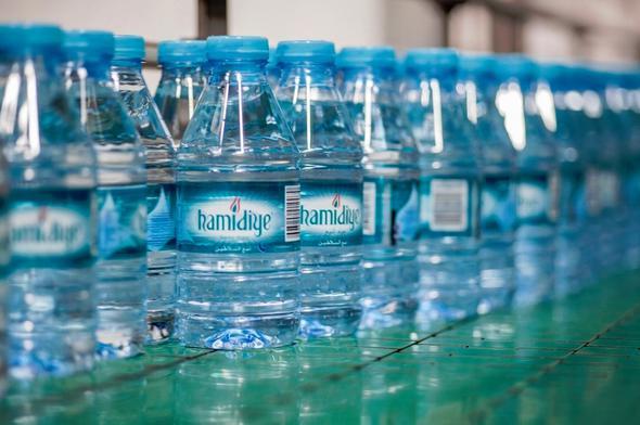 Hamidiye Su - 1902<p>    1898'de stanbul'a kaliteli ime suyu salamak amacyla II. Abdulhamit'in emriyle bir komisyon kurulur.<p>    Yaplan projeye gre Krkeme tesislerinin dou kolu zerinde ve Kemerburgaz'n gneydousundaki Karakemer ve Kovukkemer civarndaki membalar 20 maslakta toplanr ve kirlenmelere engel olmak iin maslaklara demir kaplar yaplarak kilitlenir.    Tesisin byk blmnn tamamlanmas ise 1900 senesini bulur. Suyun verilmesi ve resmen kabul 26 Mays 1902'de yaplr.