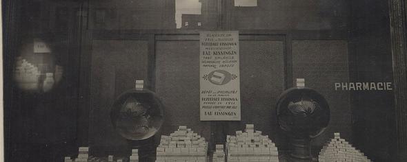 REBUL - 1895<p>    Rebul Eczanesi, 1895 ylnda Jean Cesar Reboul tarafndan stanbul Beyolu&#8217;nda Grande Pharmacie Parisienne-Byk Paris Eczanesi adyla kurulur.  <p>  Osmanl&#8217;nn son dnemine tanklk eden ve gnmze kadar kurulduu yerde yaamn srdren tek eczanedir.
