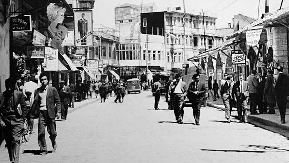Develi Restoran - 1912<p>    Develi Restaurant, halen Develi Ynetim Kurulu Bakanl grevini yrten Arif Develi&#8217;nin dedesi tarafndan 1912 ylnda, Antep&#8217;te kuruldu. Arif Develi, 1966 ylnda stanbul&#8217;a gelerek, stanbul'un tarihi meknlarndan Samatya&#8217;da Develi restaurant at.<p>    Arif Develi, halen Develi&#8217;nin Ynetim Kurulu Bakanl grevini yrtse de Develi mirasn iki olu, Ali ve Nuri Develi profesyonel anlamda devam ettiriyor.