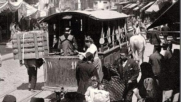 Trkiye'de tarihi 100 yl aan ve halen faaliyet gsteren irket says ok fazla deil. Haberturk.com.'un haberine gre bir ok firma ikinci kuaklardan itibaren yaanan sorunlarn ardndan tarihe gmlyor. Peki bir asr deviren ve halen yaayan Trkiye firmalar hangisi?