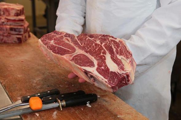 lke: Banglade  <p>    1 ylda kii bana den et miktar: 4 kilogram<p>    lke: Hindistan<p>    1 ylda kii bana den et miktar: 4.4 kilogram