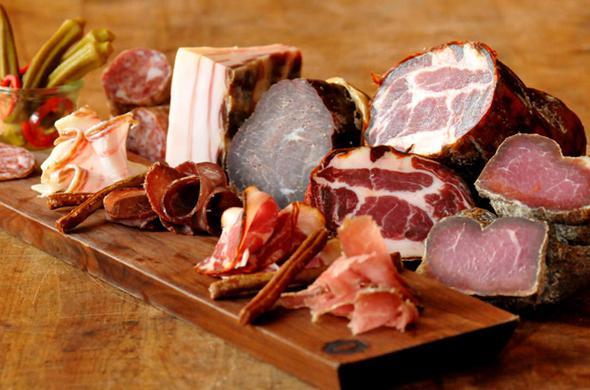 lke: Tanzanya<p>    1 ylda kii bana den et miktar: 9.6 kilogram<p>    lke: Nepal  <p>  1 ylda kii bana den et miktar: 9.9 kilogram